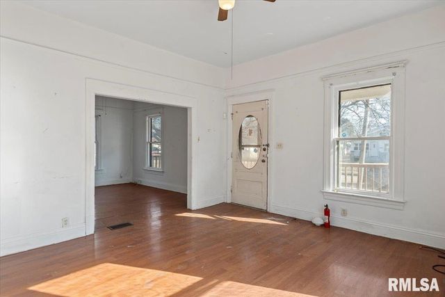 2205 S 11TH Street, Springfield, IL 62703