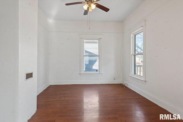 2205 S 11TH Street, Springfield, IL 62703