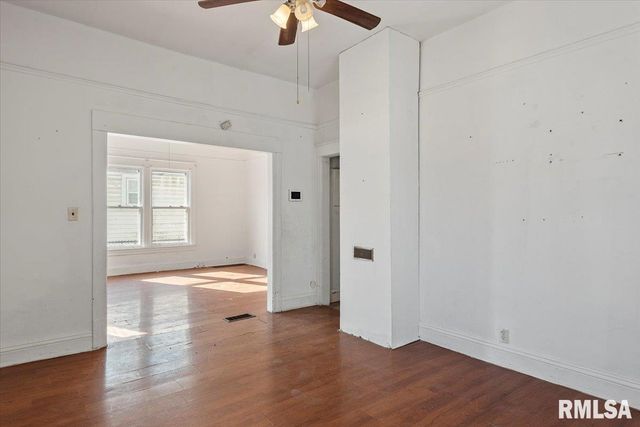 2205 S 11TH Street, Springfield, IL 62703