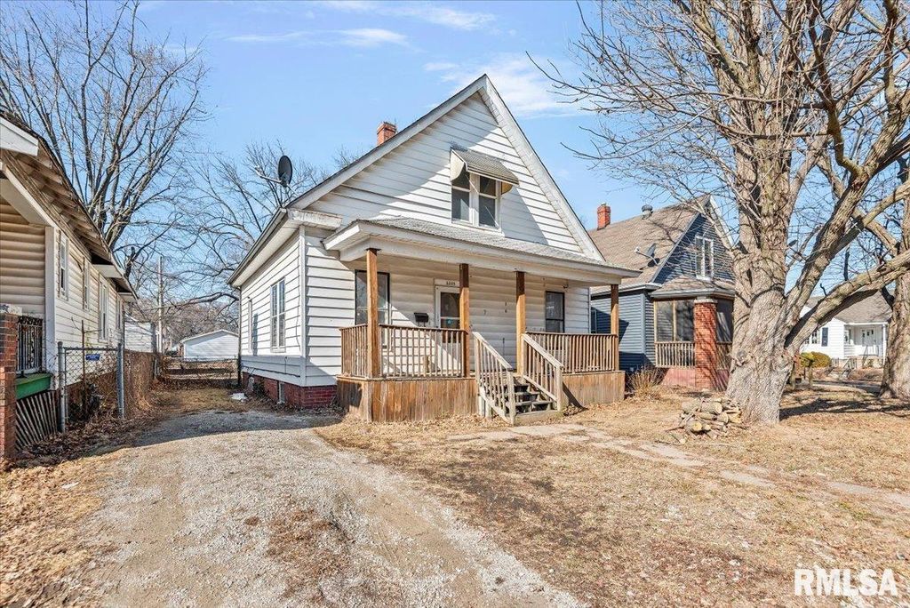 2205 S 11TH Street, Springfield, IL 62703