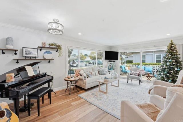 3747 Vista Campana South 35, Oceanside, CA 92057