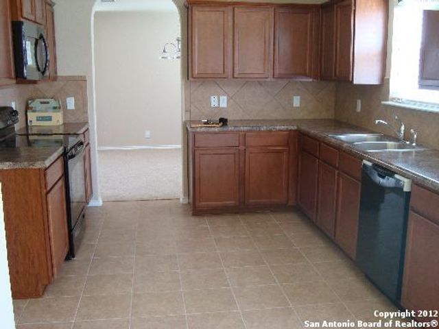 8542 Chickasaw Bluff, Converse, TX 78109