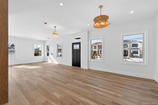 286 Dorchester Road, Garden City South, NY 11530