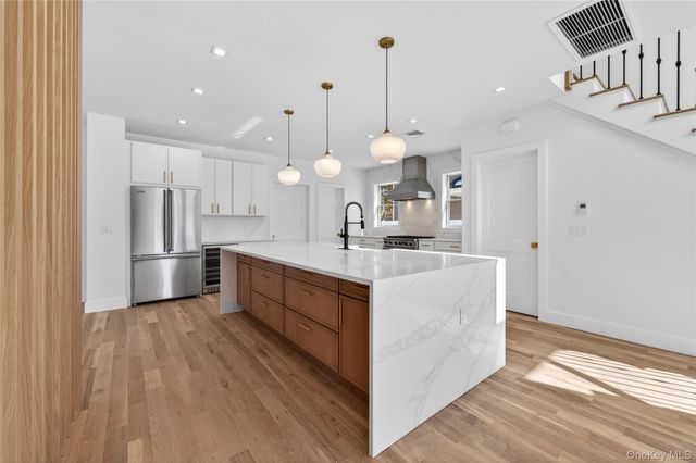 286 Dorchester Road, Garden City South, NY 11530