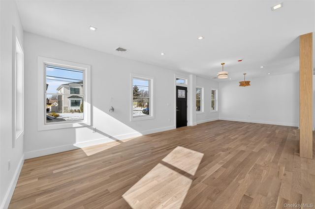 286 Dorchester Road, Garden City South, NY 11530