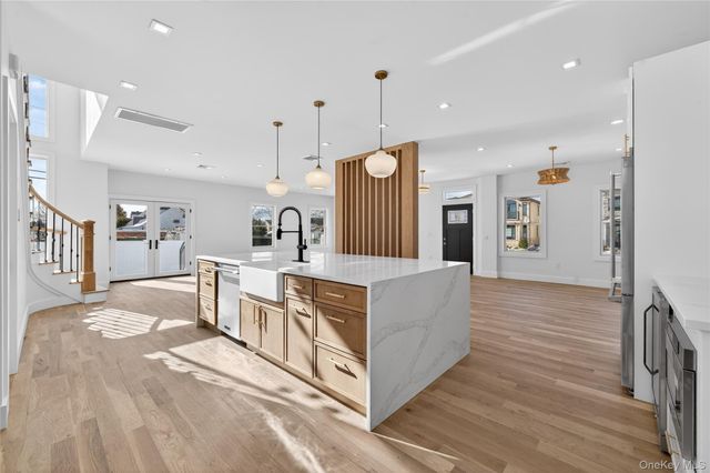 286 Dorchester Road, Garden City South, NY 11530