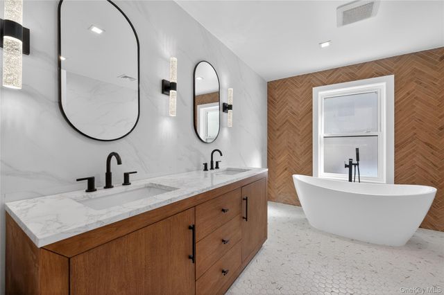 286 Dorchester Road, Garden City South, NY 11530