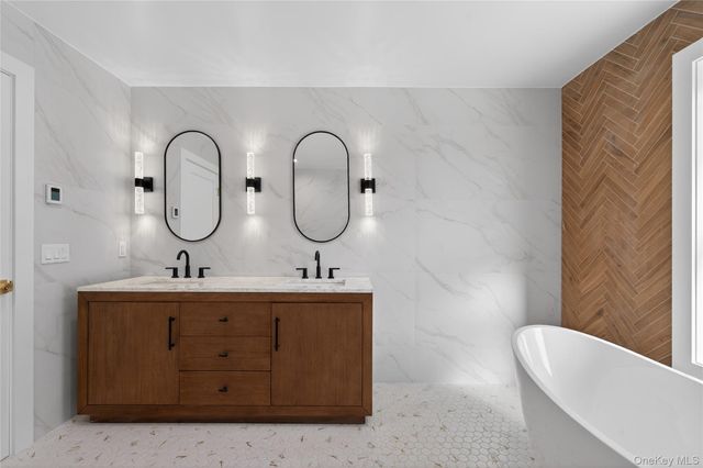 286 Dorchester Road, Garden City South, NY 11530