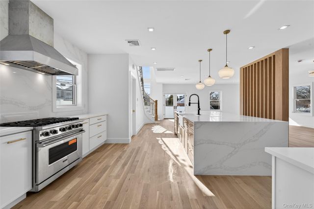 286 Dorchester Road, Garden City South, NY 11530