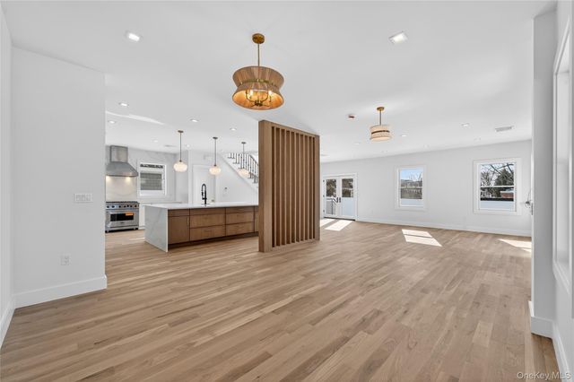 286 Dorchester Road, Garden City South, NY 11530