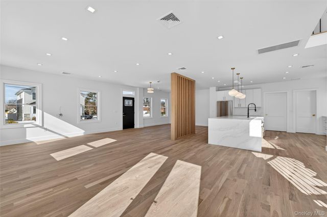 286 Dorchester Road, Garden City South, NY 11530