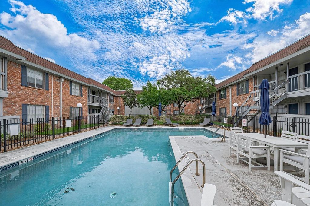 2350 Bering Drive 94, Houston, TX 77057