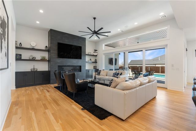 8416 W Pepper Grass, Bentonville, AR 72713