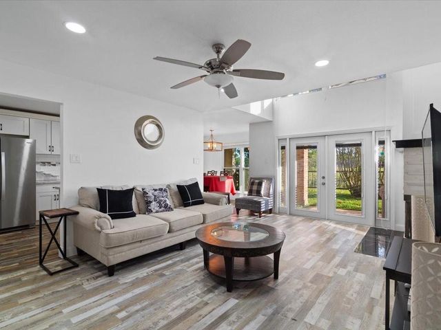 15932 Seahorse Drive 272, Houston, TX 77062