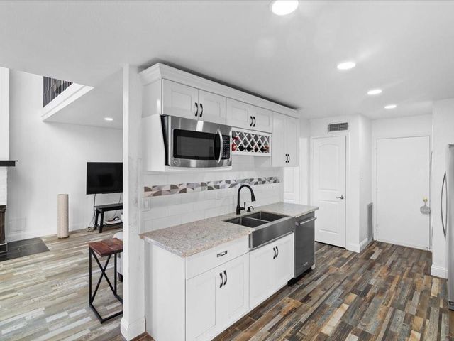 15932 Seahorse Drive 272, Houston, TX 77062