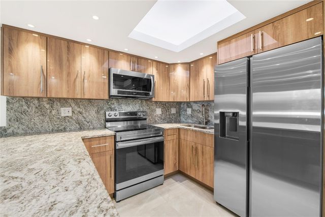 2170 NE 51st Court 27A, Fort Lauderdale, FL 33308