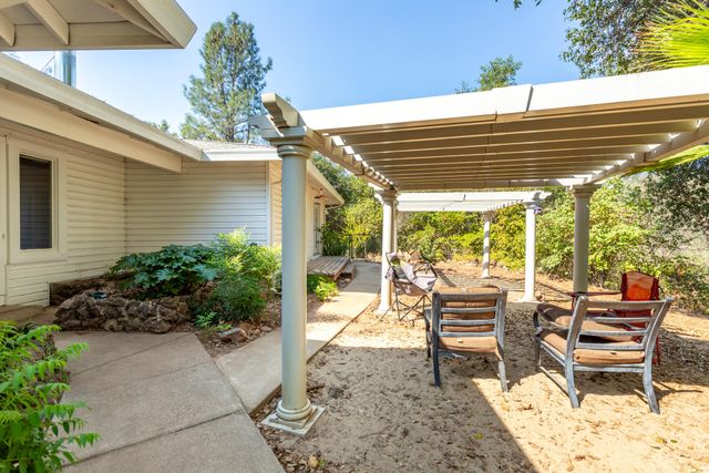 19782 N Old Oregon Trail, Redding, CA 96003