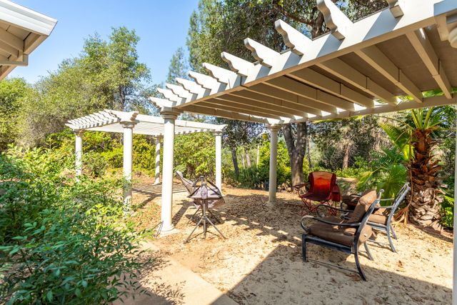 19782 N Old Oregon Trail, Redding, CA 96003