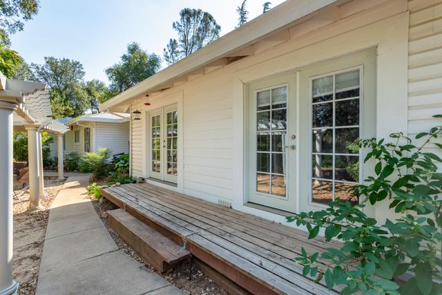 19782 N Old Oregon Trail, Redding, CA 96003