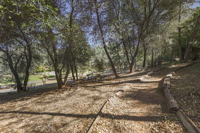 19782 N Old Oregon Trail, Redding, CA 96003