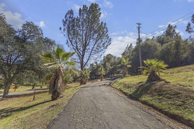 19782 N Old Oregon Trail, Redding, CA 96003