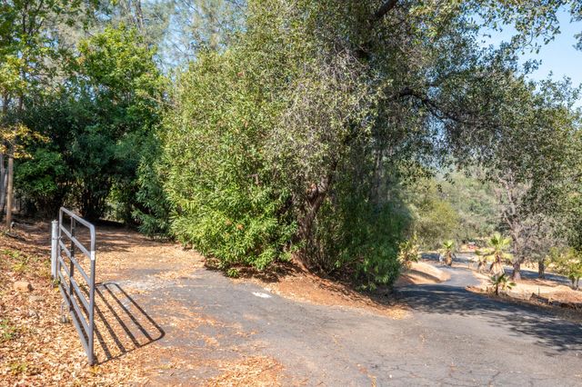 19782 N Old Oregon Trail, Redding, CA 96003