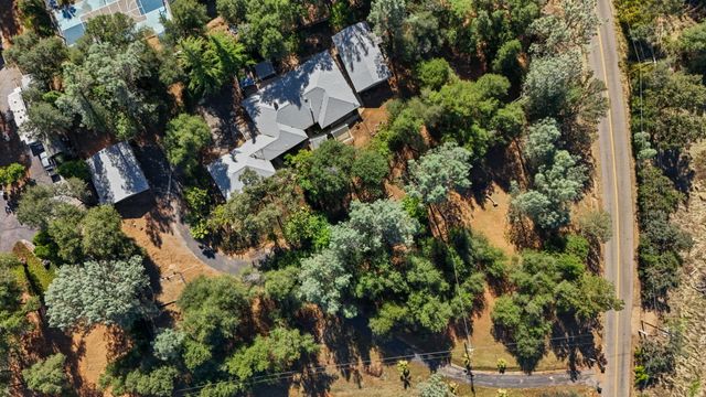 19782 N Old Oregon Trail, Redding, CA 96003