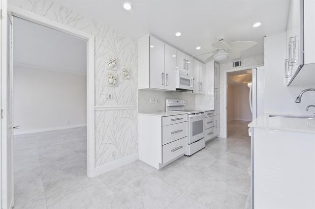2778 S Ocean Boulevard 206s, Palm Beach, FL 33480