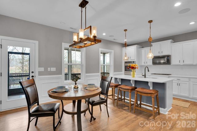 663 Highland Ridge Point, Lake Wylie, SC 29710