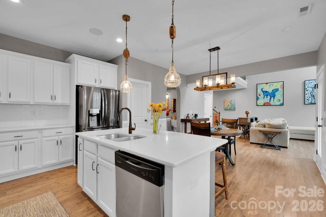 663 Highland Ridge Point, Lake Wylie, SC 29710