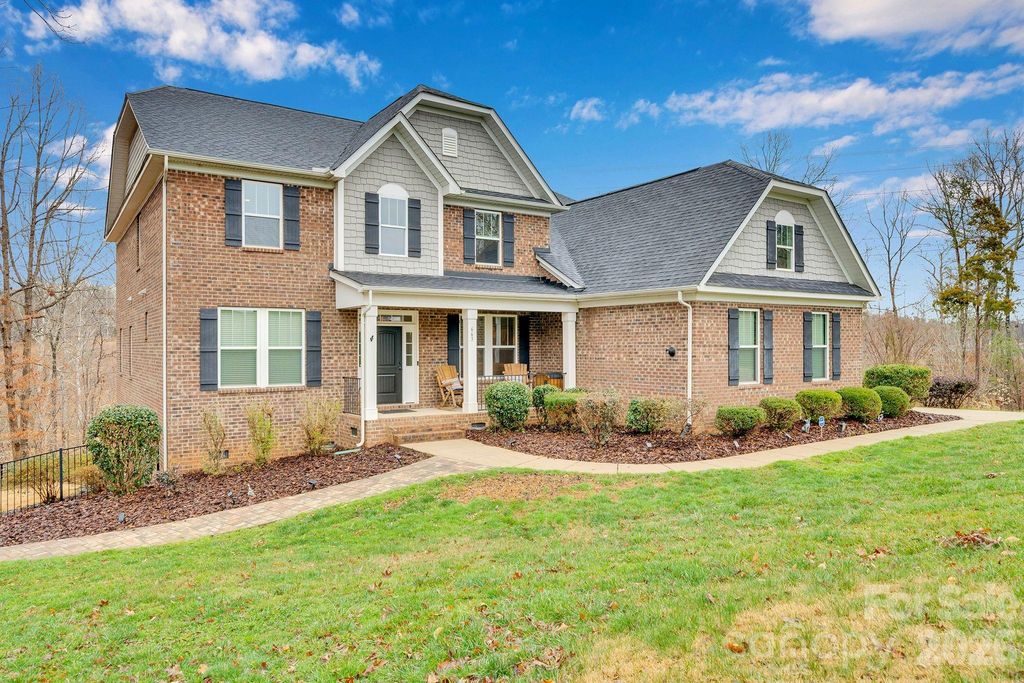 663 Highland Ridge Point, Lake Wylie, SC 29710