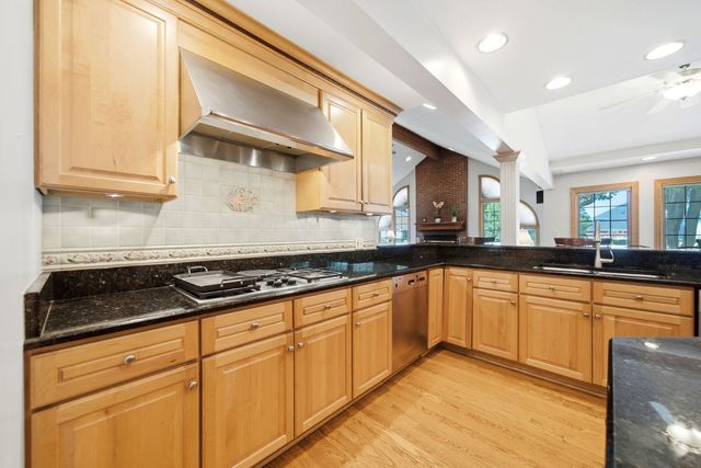 1654 Wadsworth Road, Wheaton, IL 60189