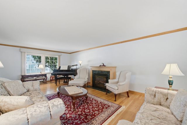1654 Wadsworth Road, Wheaton, IL 60189