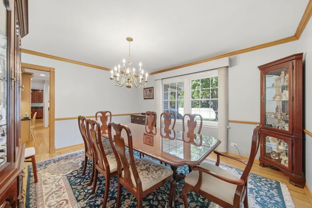 1654 Wadsworth Road, Wheaton, IL 60189