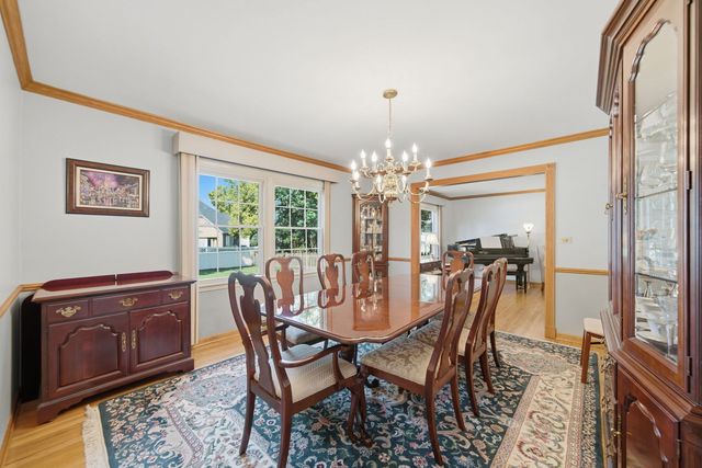 1654 Wadsworth Road, Wheaton, IL 60189