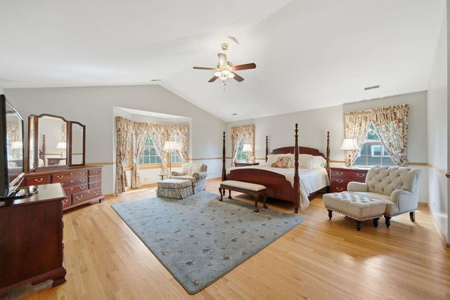 1654 Wadsworth Road, Wheaton, IL 60189