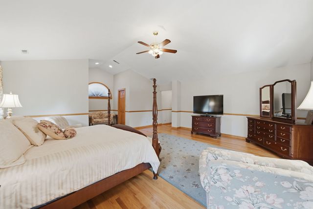 1654 Wadsworth Road, Wheaton, IL 60189