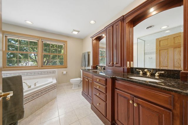 1654 Wadsworth Road, Wheaton, IL 60189