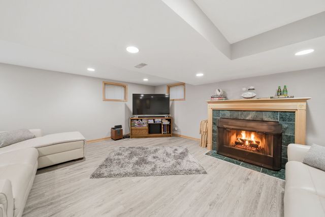 1654 Wadsworth Road, Wheaton, IL 60189