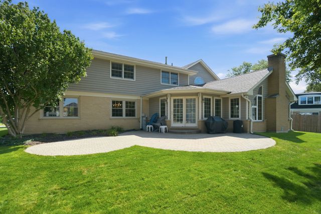1654 Wadsworth Road, Wheaton, IL 60189