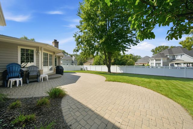 1654 Wadsworth Road, Wheaton, IL 60189
