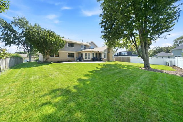1654 Wadsworth Road, Wheaton, IL 60189