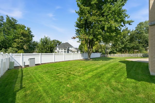 1654 Wadsworth Road, Wheaton, IL 60189