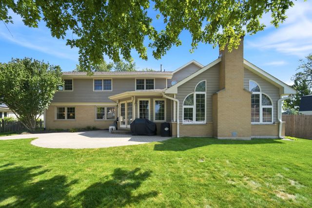 1654 Wadsworth Road, Wheaton, IL 60189