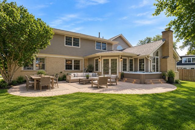 1654 Wadsworth Road, Wheaton, IL 60189