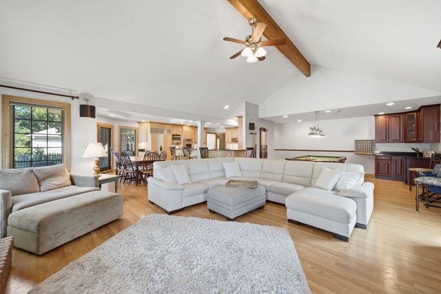1654 Wadsworth Road, Wheaton, IL 60189