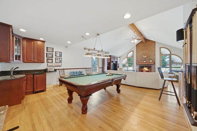 1654 Wadsworth Road, Wheaton, IL 60189