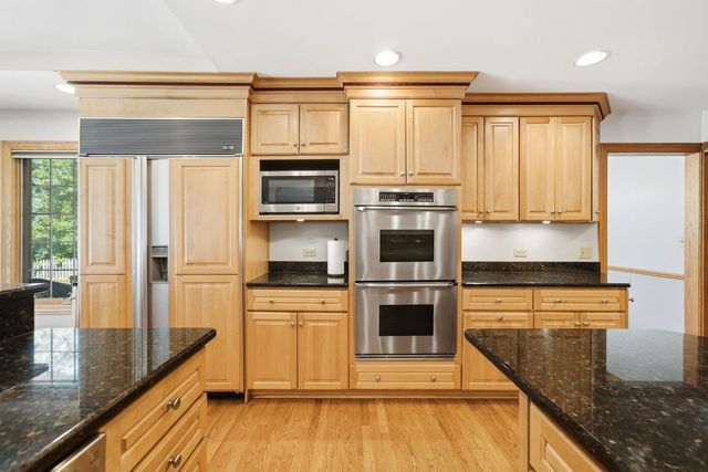 1654 Wadsworth Road, Wheaton, IL 60189