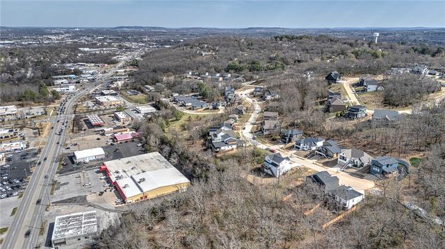 2221 N Marks Mill Lane, Fayetteville, AR 72703