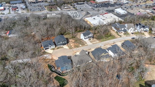 2221 N Marks Mill Lane, Fayetteville, AR 72703